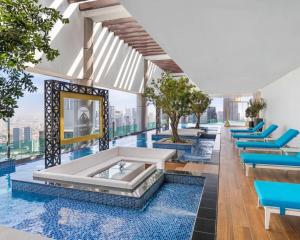 Rooftop infinity Pool | Burj Khalifa View | Lux 2B