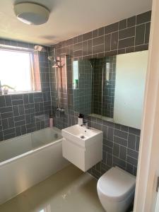 Stylish City Centre Flat Walk to Beach