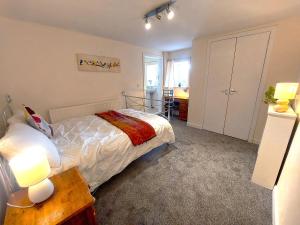 Ensuite rooms, self-catering in shared kitchens