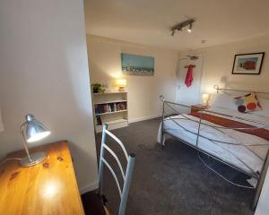 Ensuite rooms, self-catering in shared kitchens