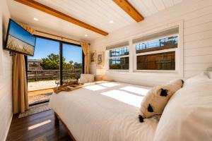 Tiny Beach Boardwalk Bungalow D | Rooftop Retreat