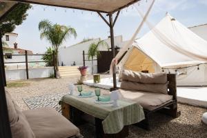 CALMA TIPI Glamping con piscina en Chiclana