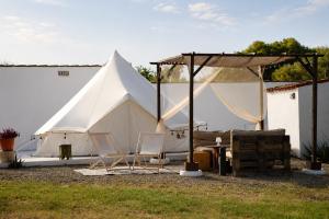 CALMA TIPI Glamping con piscina en Chiclana