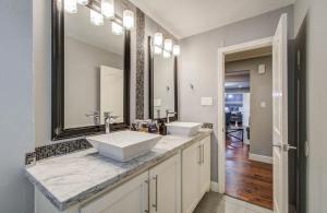 FIFA Ready 5BR Retreat with Heated Pool and Fire Pit
