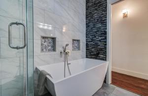 FIFA Ready 5BR Retreat with Heated Pool and Fire Pit