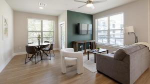 Landing Stunning 2BD Gym Clubhouse
