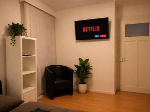 Room in a shared flat near the train station with large kitchen