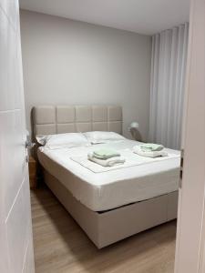 SunKissed Sky Apartment - Qerret Golem - New Modern