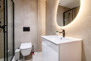 Junes Studio with Balcony & Close to Monastiraki