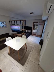 Moderno monoambiente con patio en Pichincha