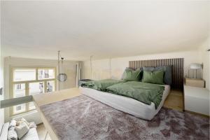 Cozy apartment in Vinohrady café & culture zone