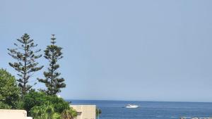Modern Beach Apart with Pool
