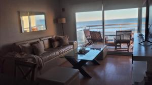 Vista panorámica al mar con 2 habitaciones y cochera