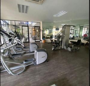 Acogedor, ubicado y fressco gym, pool, and life