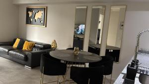 Acogedor, ubicado y fressco gym, pool, and life