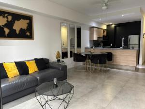Acogedor, ubicado y fressco gym, pool, and life