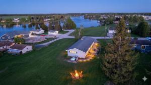 Riverfront Cottage, firepit, hot tub near Mackinac