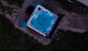 Riverfront Cottage, firepit, hot tub near Mackinac