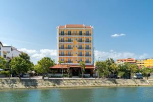 Royal Riverside Hoi An Hotel-Newly Renovated & Reopened