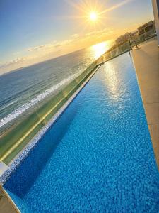 Oceanfront 3BR Apartment 15 Minutes to the Airport, Fast WiFi, Pool, Gym, Sauna and Free Parking