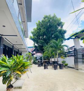 Strangers Inn&Bar