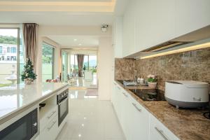 Relaxing Luxury 4-Bedroom Pool Villa with Mountain Views