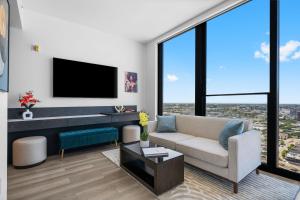 E11EVEN Deluxe Suite with Rooftop Pool & City Views