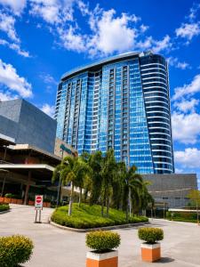 1-BR Suite with 2 Beds & Mountain Views in Aeon Towers beside Abreeza Mall 100MBPS WIFI