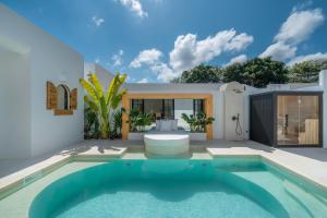 Modern Chic 1-Bedroom & 2-Bedroom Pool Villas Near Bingin Beach