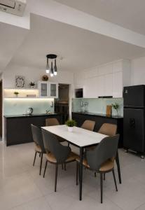 3-Bedroom Apartment with Open View - Celadon Stay