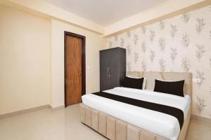 Hotel O Sector 51 Metro Station Noida Formerly Dream House