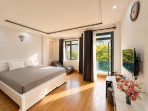 The Land Hotel & Apartment