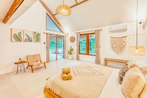 Villa Indigo - 5-BDR with huge pool and garden