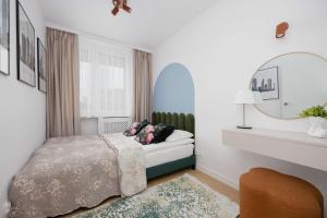 Unique Two Bedroom Apartment in Warsaw by Noclegi Renters