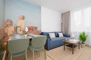 Unique Two Bedroom Apartment in Warsaw by Noclegi Renters