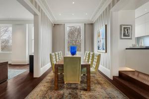 Grand Living Opposite Kensington Gardens
