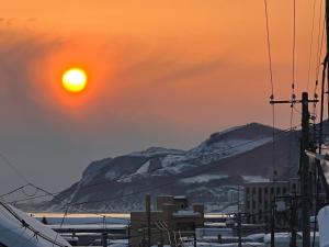 Old charm Otaru-Superb Renovation-less than 10 mins walk to Nth canal -free parking