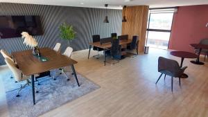 Modern Apartment with Pool Pet Friendly