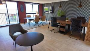 Modern Apartment with Pool Pet Friendly