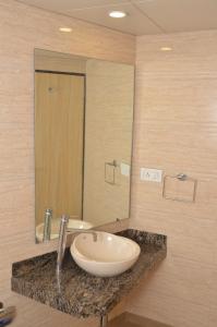HOTEL ASHRAY INTERNATIONAL, SION - Near BKC