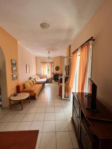Lithino Apartments · 5min From the Beach
