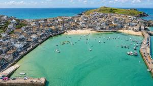Tudor Style Bungalow Near St Ives