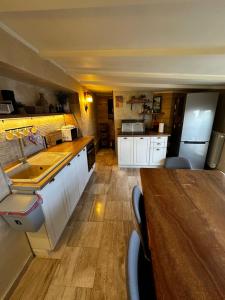 Central Residence - 3 Bedroom Apartment Near Beach