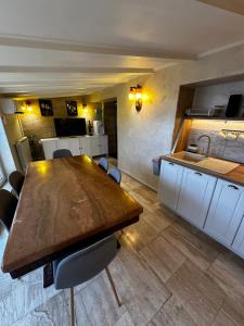 Central Residence - 3 Bedroom Apartment Near Beach