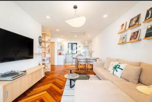 Cozy 2-bedroom on 32nd with swimming pool