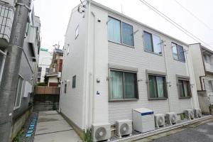 GS102 Ground Floor Open Plan Home Double Bed Private Kitchen and Bath Sleeps 2