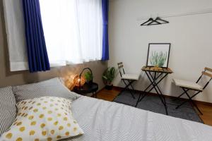 GS102 Ground Floor Open Plan Home Double Bed Private Kitchen and Bath Sleeps 2