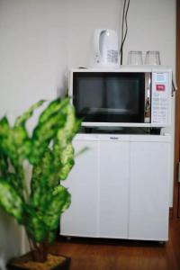 GS102 Ground Floor Open Plan Home Double Bed Private Kitchen and Bath Sleeps 2