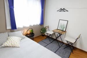 GS102 Ground Floor Open Plan Home Double Bed Private Kitchen and Bath Sleeps 2