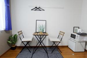 GS102 Ground Floor Open Plan Home Double Bed Private Kitchen and Bath Sleeps 2